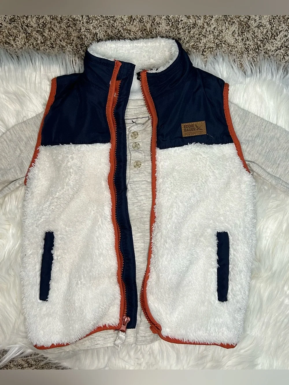 🏔️EDDIE BAUER Boys’ Cozy Sherpa Vest and Henley Set - Size 5 (Age 5-6)